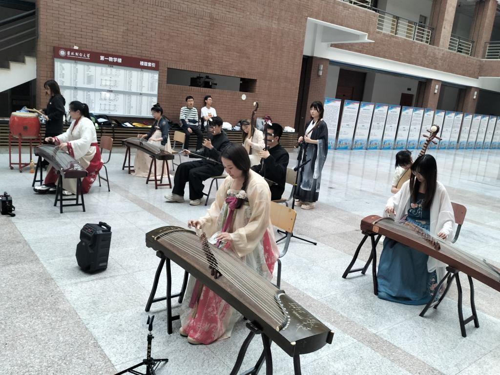 絲竹和鳴書墨韻 霓裳翩躚奏華章——我校第二屆華音民樂節(jié)成功舉辦